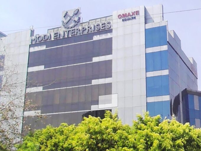 Omaxe Square, Jasola District Center